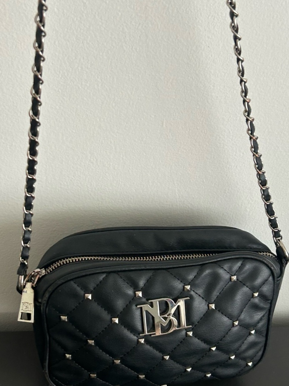 B. Makowsky Black Leather Crossbody Shoulder Bag Silver Hardware chain Strap - Picture 11 of 13